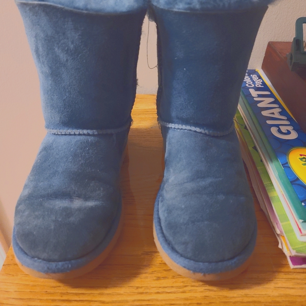 Uggs Bailey bows